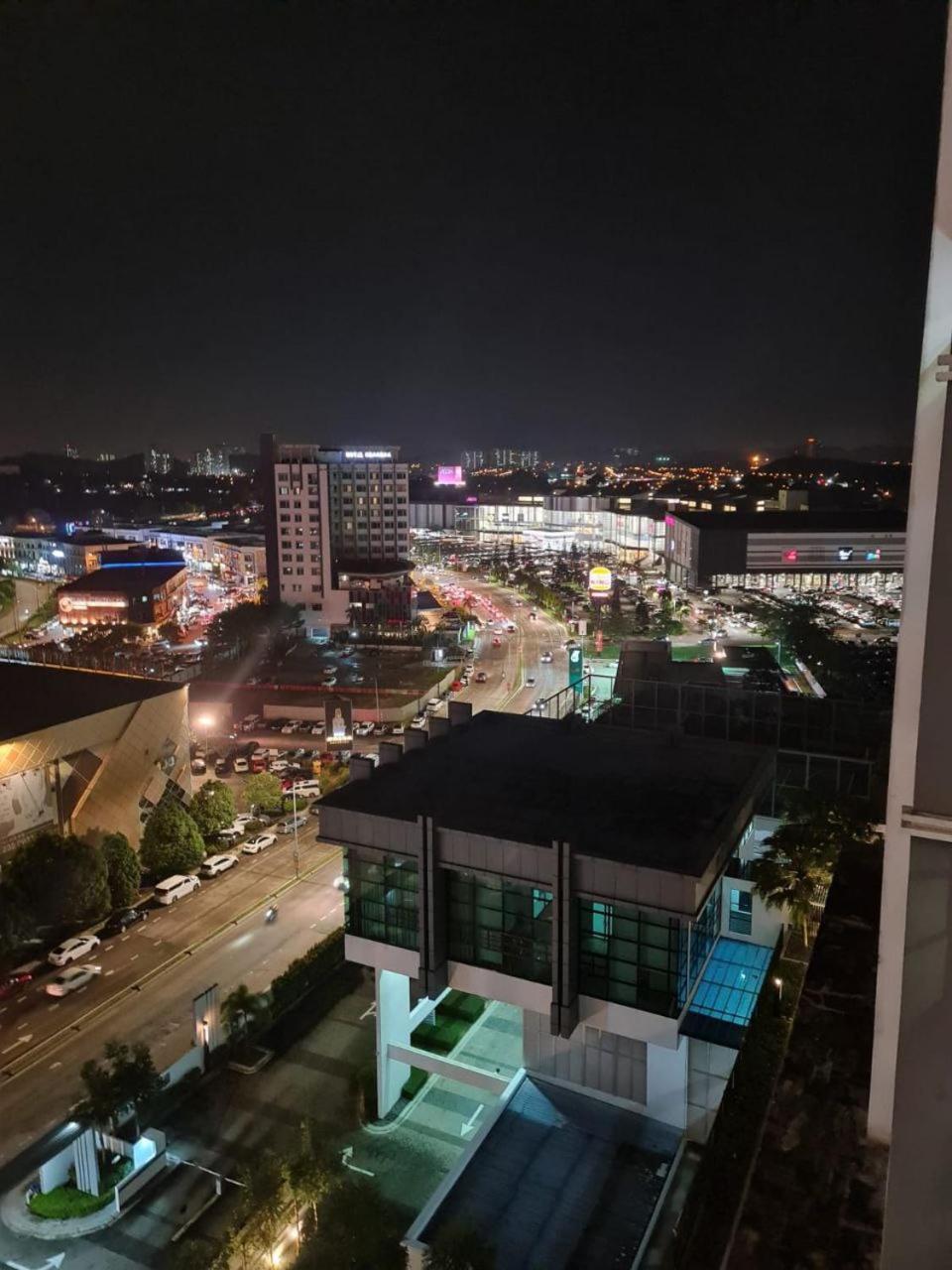 Sky Tree Serviced At Bukit Indah With Netflix *