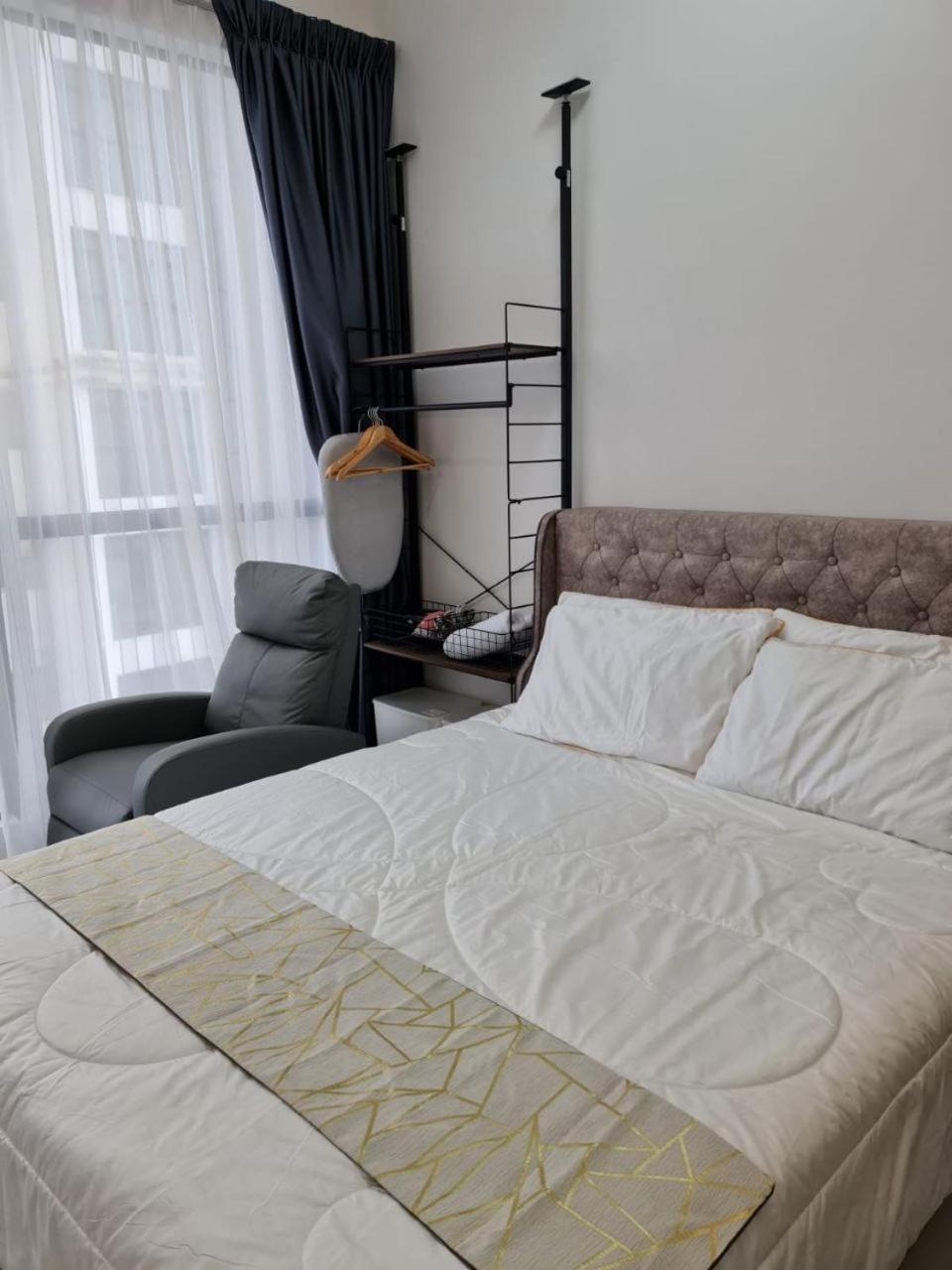 Apartment Sky Tree Serviced At Bukit Indah With Netflix